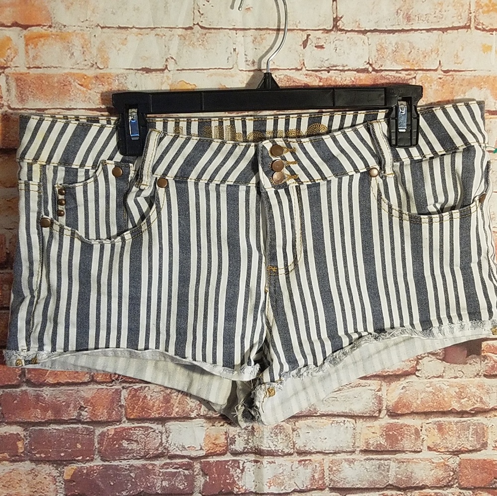 Dollhouse striped jean shorts